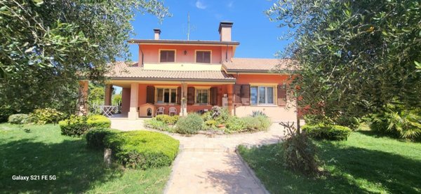 casa indipendente in vendita a Bellaria-Igea Marina in zona Igea Marina