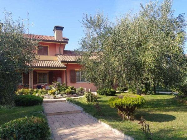 casa indipendente in vendita a Bellaria-Igea Marina in zona Igea Marina