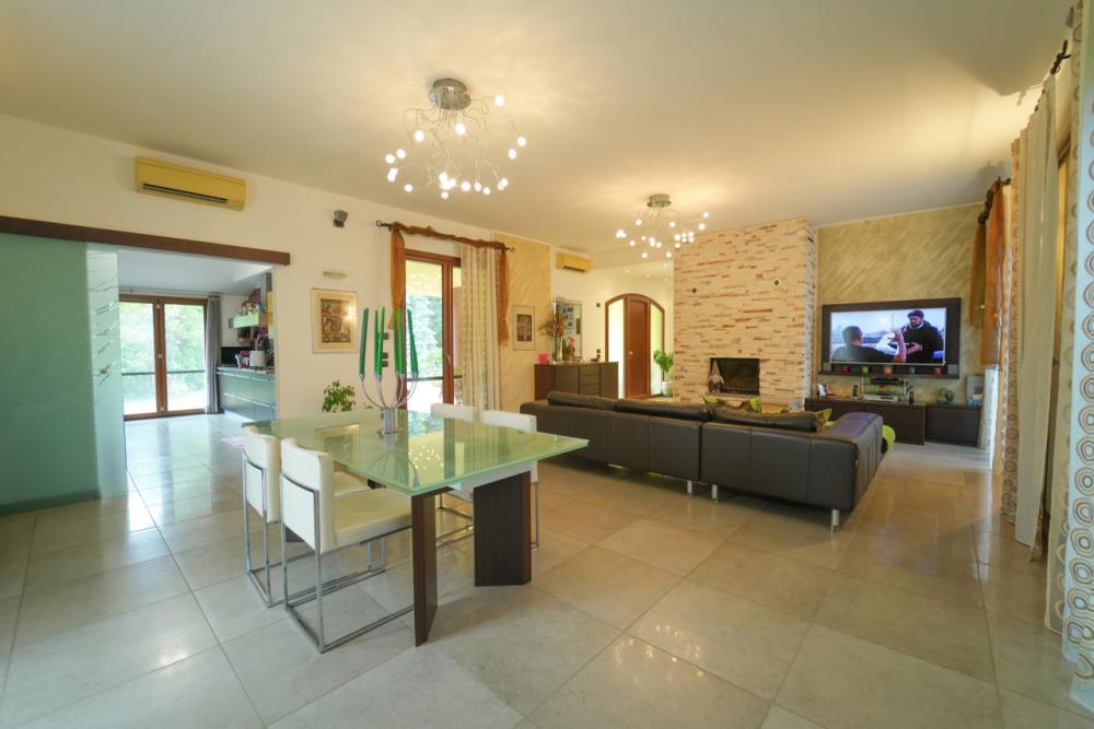 casa indipendente in vendita a Bellaria-Igea Marina in zona Igea Marina