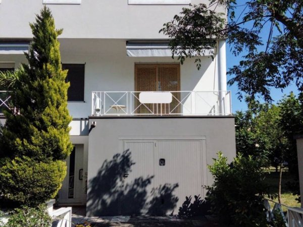 casa indipendente in vendita a Bellaria-Igea Marina in zona Igea Marina