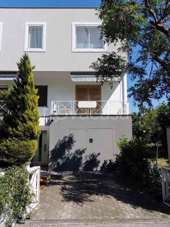 casa indipendente in vendita a Bellaria-Igea Marina in zona Igea Marina