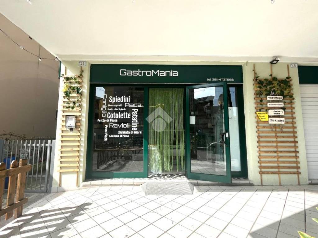negozio in vendita a Bellaria-Igea Marina in zona Igea Marina