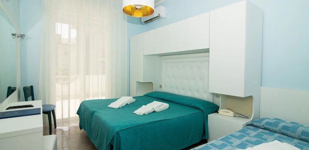 negozio in vendita a Bellaria-Igea Marina in zona Igea Marina