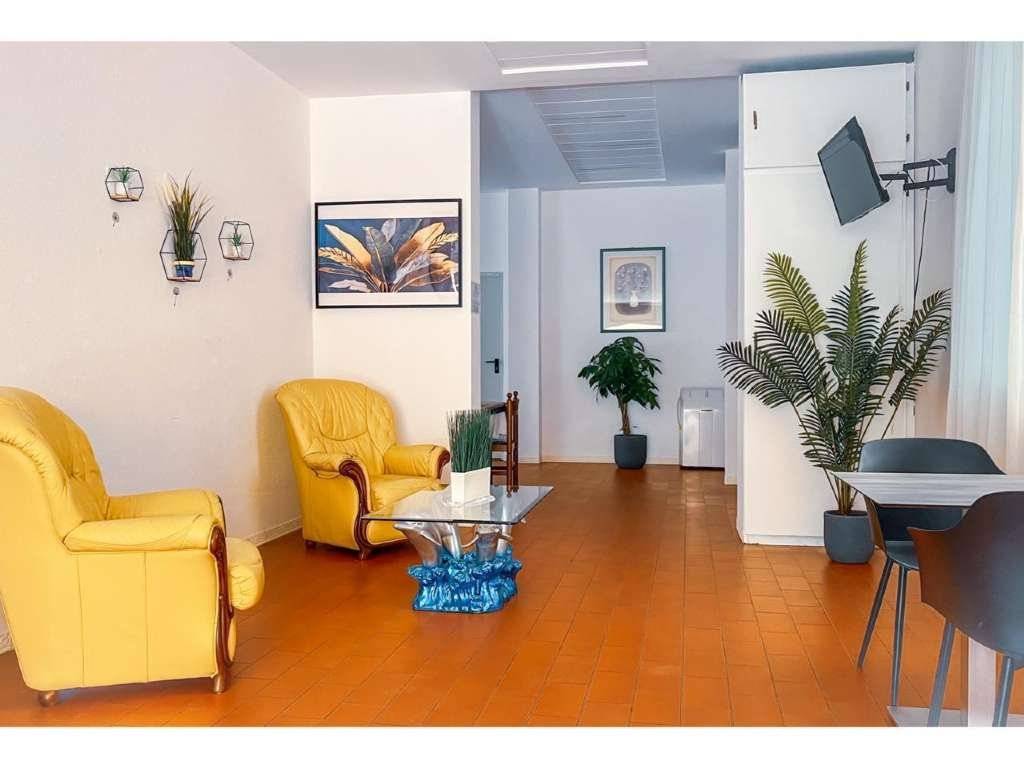 intera palazzina in vendita a Bellaria-Igea Marina in zona Bellaria