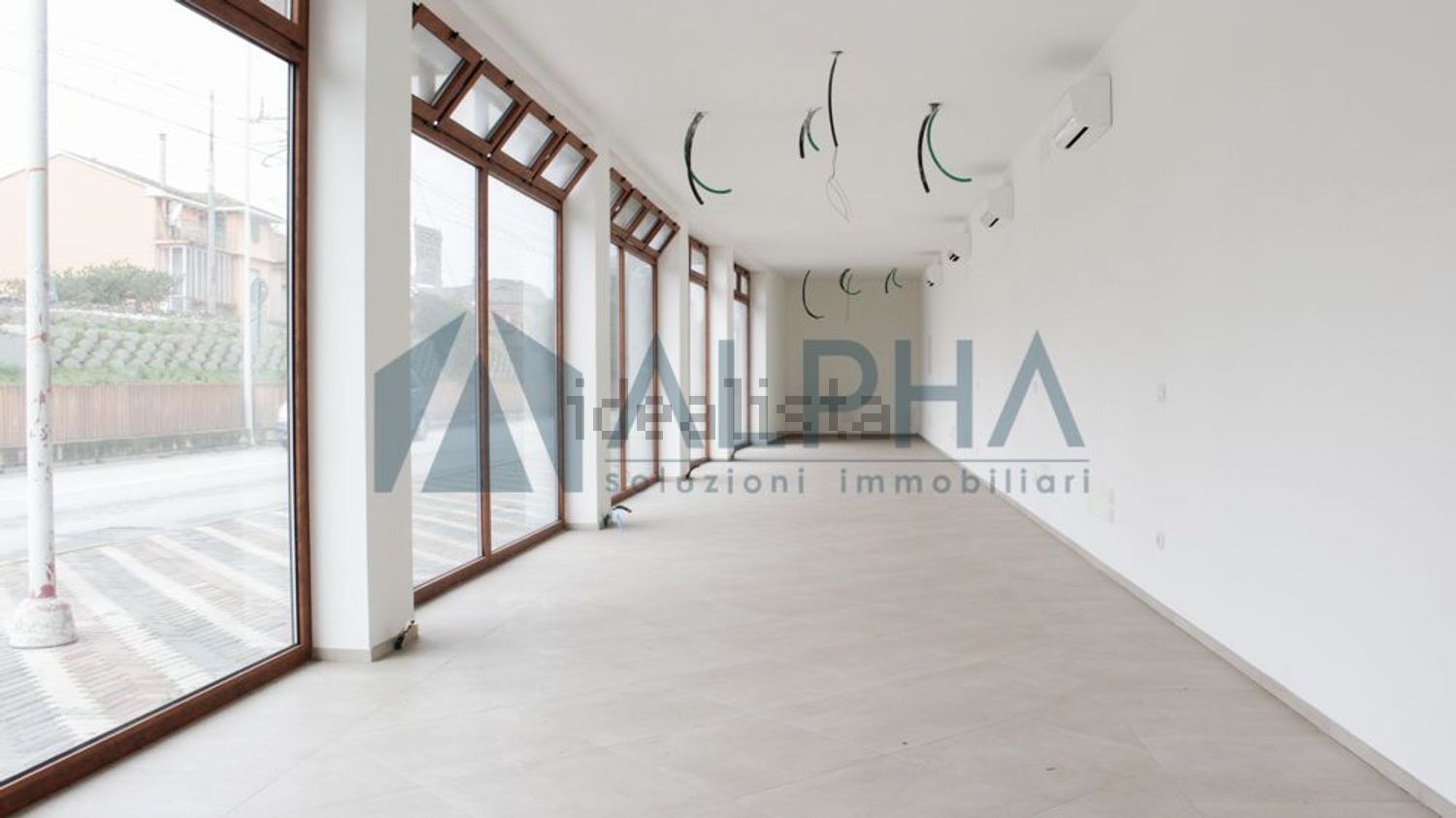 locale commerciale in vendita a Bellaria-Igea Marina in zona Bellaria