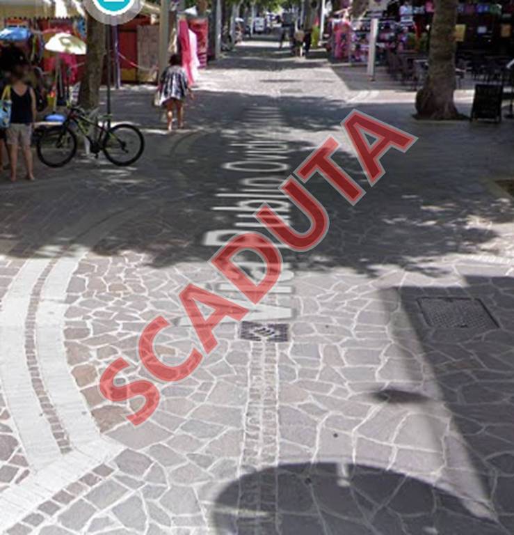 negozio in vendita a Bellaria-Igea Marina in zona Igea Marina