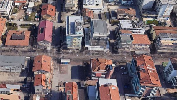 negozio in vendita a Bellaria-Igea Marina in zona Igea Marina