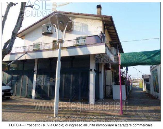 negozio in vendita a Bellaria-Igea Marina in zona Igea Marina