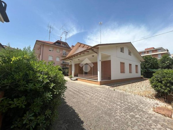 casa indipendente in vendita a Bellaria-Igea Marina in zona Bellaria