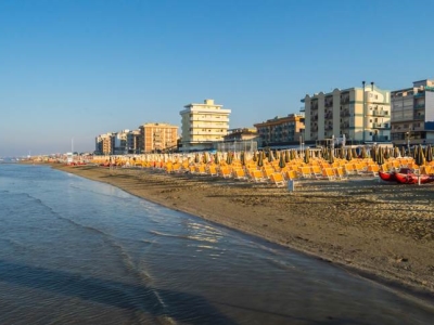 negozio in vendita a Bellaria-Igea Marina in zona Igea Marina