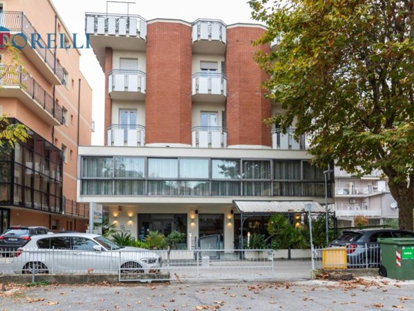 negozio in vendita a Bellaria-Igea Marina in zona Igea Marina