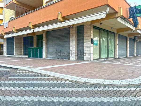 locale commerciale in vendita a Bellaria-Igea Marina in zona Bellaria