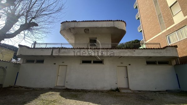 ufficio in vendita a Bellaria-Igea Marina