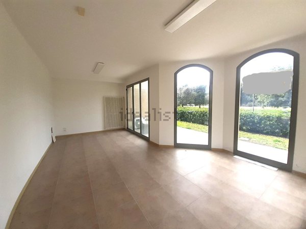 locale commerciale in vendita a Bellaria-Igea Marina in zona Igea Marina