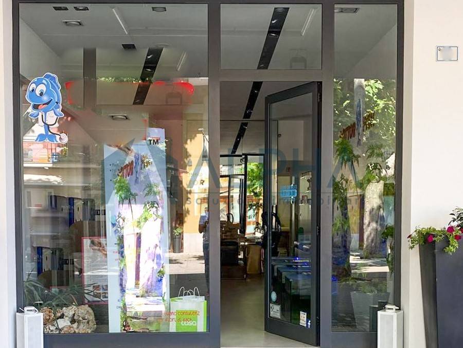 negozio in vendita a Bellaria-Igea Marina in zona Bellaria