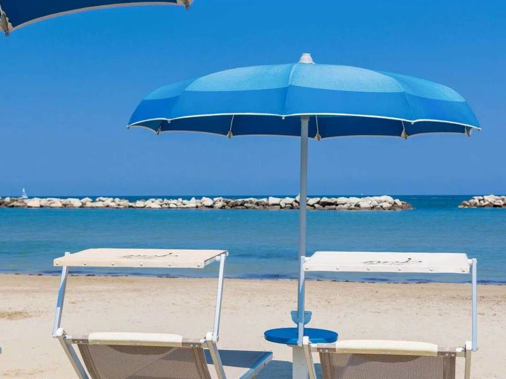 intera palazzina in vendita a Bellaria-Igea Marina in zona Igea Marina