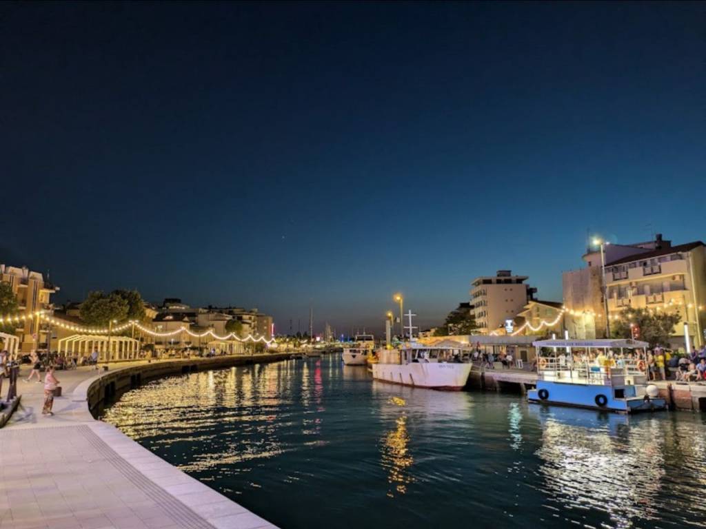 negozio in vendita a Bellaria-Igea Marina in zona Bellaria