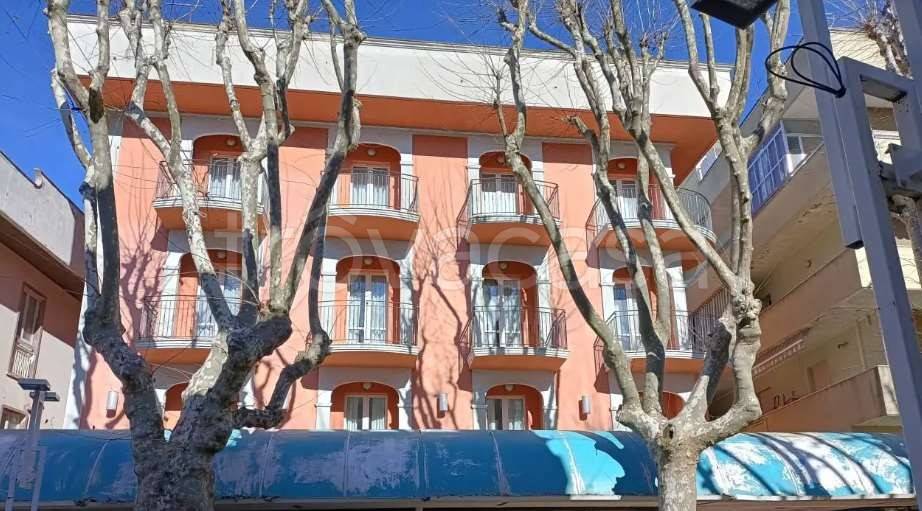 negozio in vendita a Bellaria-Igea Marina in zona Igea Marina
