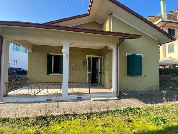 casa indipendente in vendita a Bellaria-Igea Marina in zona Bellaria