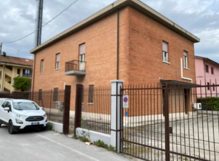 locale commerciale in vendita a Bellaria-Igea Marina