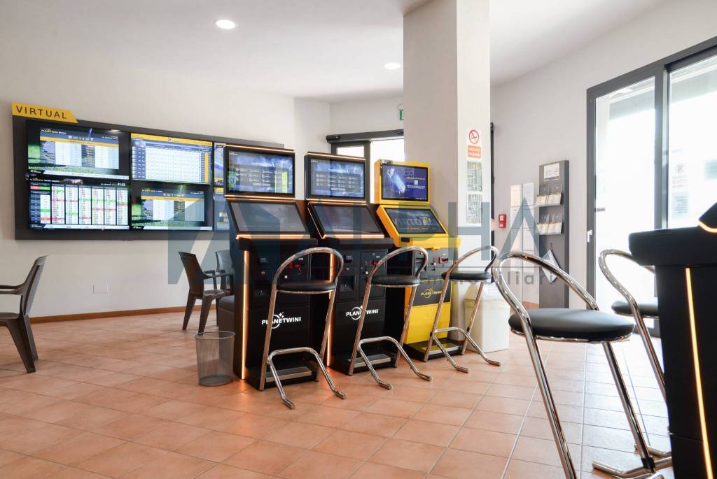 negozio in vendita a Bellaria-Igea Marina in zona Bellaria