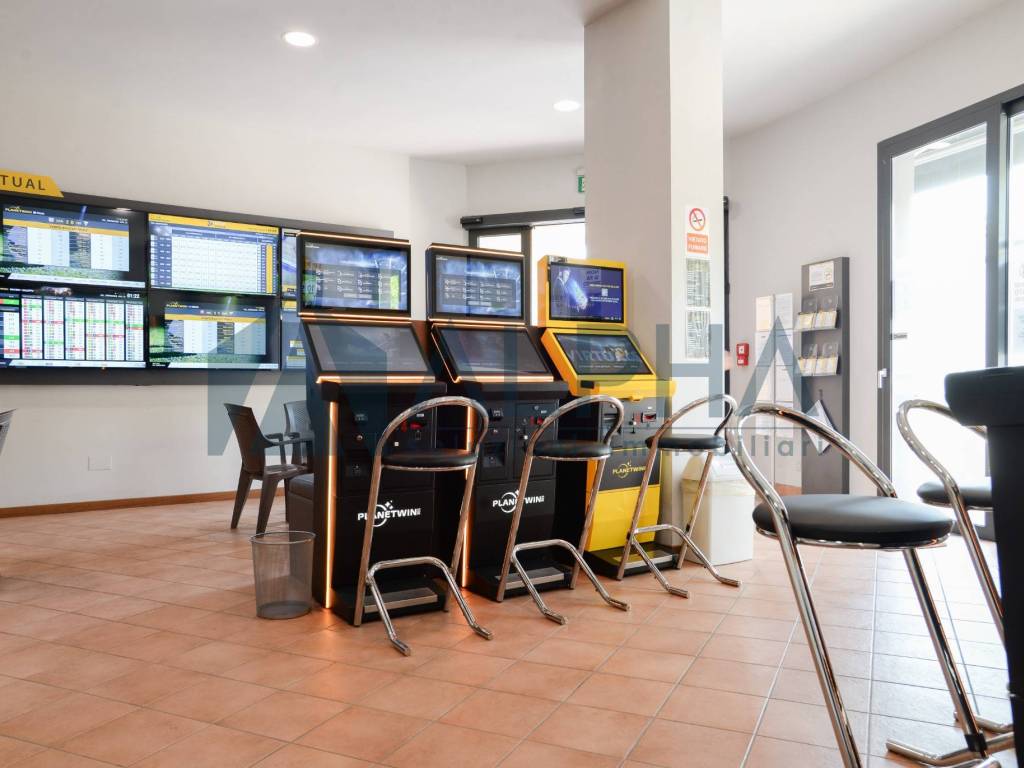 negozio in vendita a Bellaria-Igea Marina in zona Bellaria