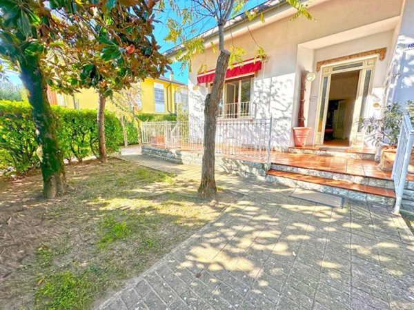 casa indipendente in vendita a Bellaria-Igea Marina in zona Bellaria