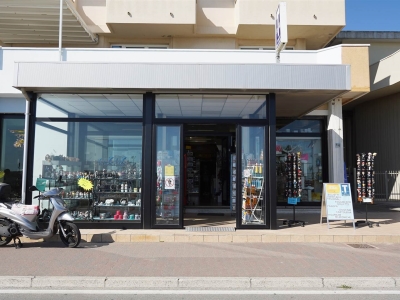 negozio in vendita a Bellaria-Igea Marina in zona Igea Marina