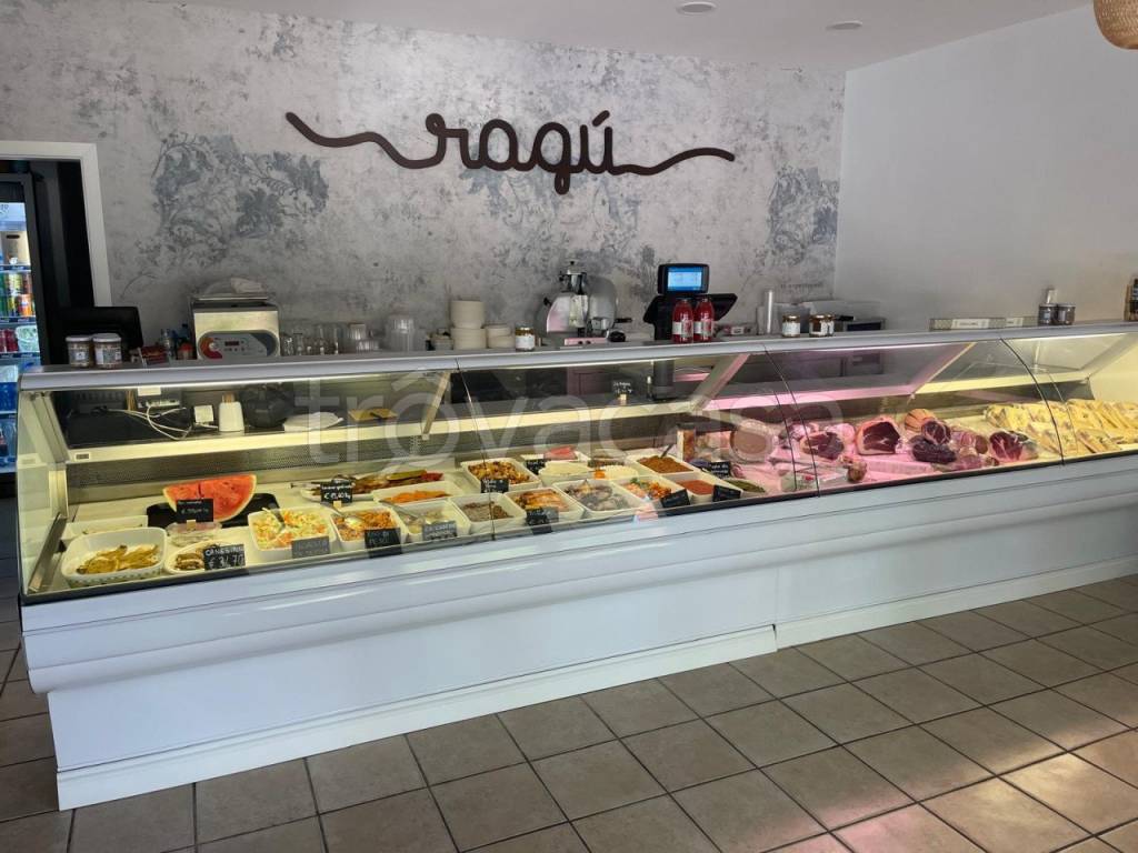 negozio in vendita a Bellaria-Igea Marina in zona Igea Marina