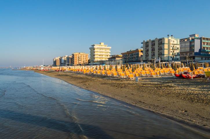 negozio in vendita a Bellaria-Igea Marina in zona Igea Marina