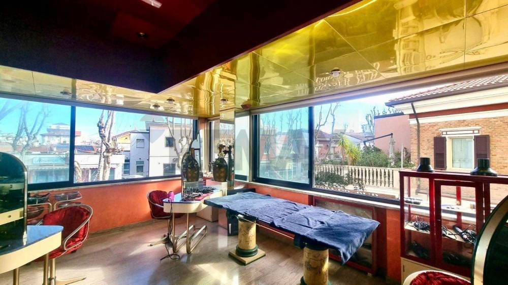 negozio in vendita a Bellaria-Igea Marina in zona Bellaria