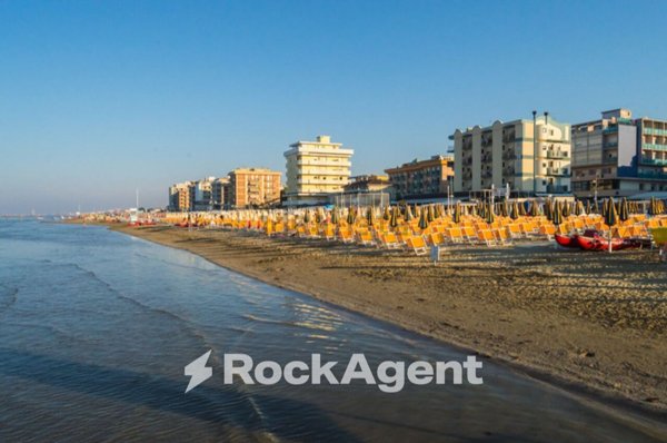 negozio in vendita a Bellaria-Igea Marina in zona Igea Marina