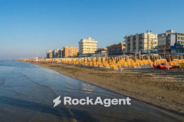 negozio in vendita a Bellaria-Igea Marina in zona Igea Marina