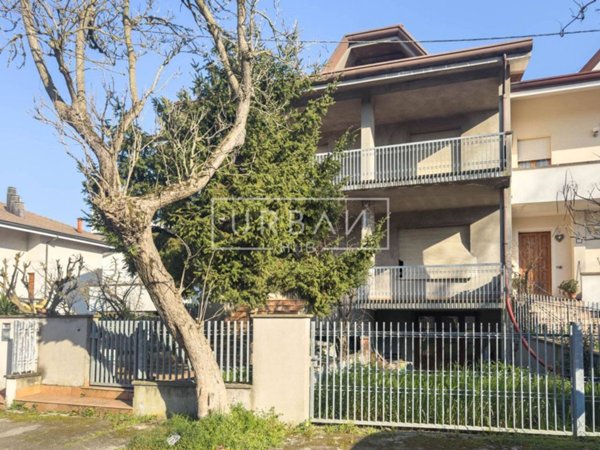 casa indipendente in vendita a Bellaria-Igea Marina in zona Igea Marina
