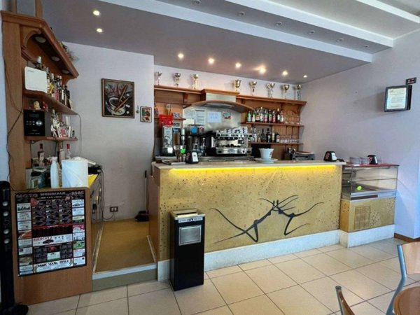 negozio in vendita a Bellaria-Igea Marina in zona Igea Marina