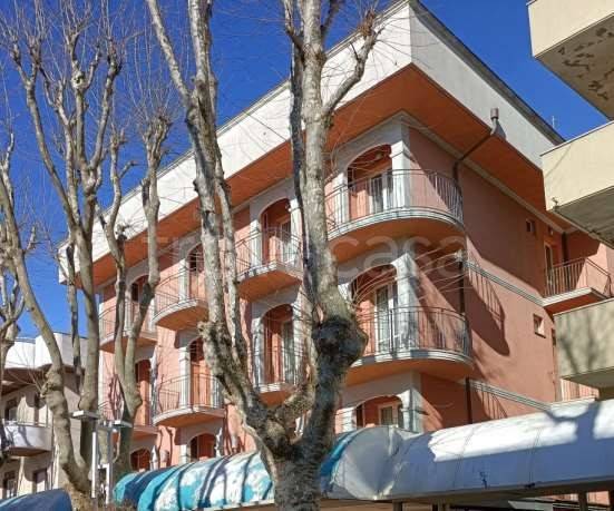 negozio in vendita a Bellaria-Igea Marina in zona Igea Marina