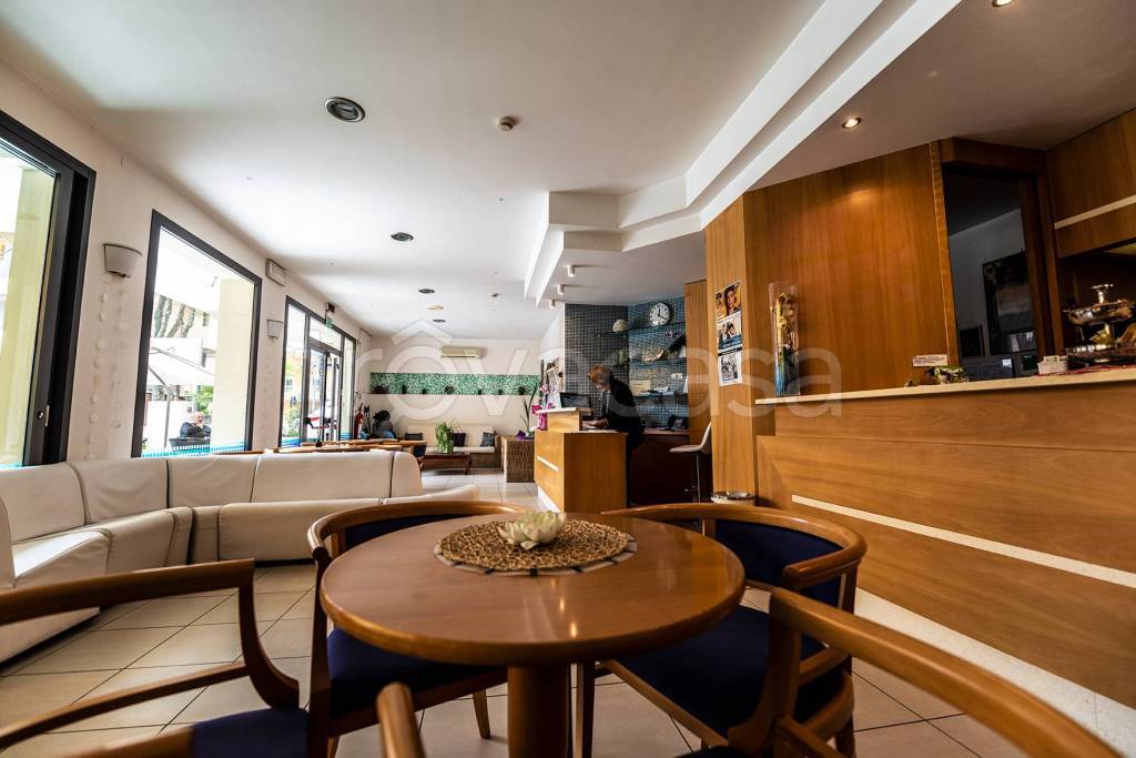 negozio in vendita a Bellaria-Igea Marina in zona Igea Marina