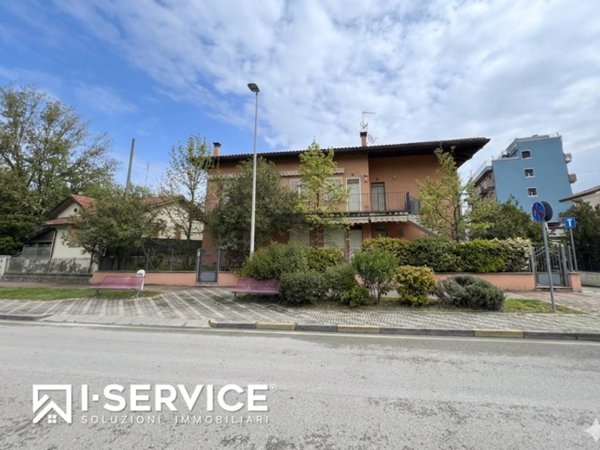 appartamento in vendita a Bellaria-Igea Marina in zona Igea Marina