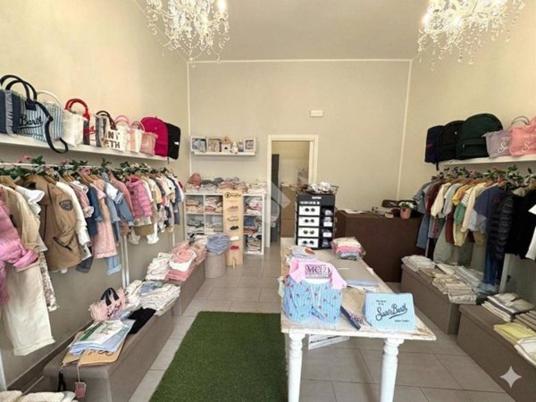 negozio in vendita a Bellaria-Igea Marina in zona Bellaria