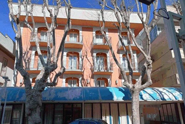 negozio in vendita a Bellaria-Igea Marina in zona Igea Marina