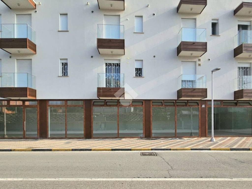 negozio in vendita a Bellaria-Igea Marina in zona Bellaria