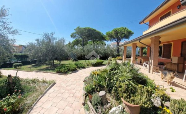casa indipendente in vendita a Bellaria-Igea Marina in zona Igea Marina