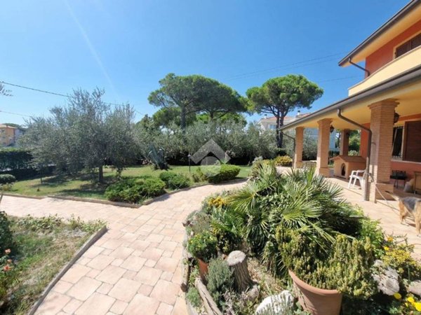 casa indipendente in vendita a Bellaria-Igea Marina in zona Igea Marina