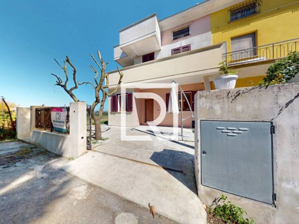 casa indipendente in vendita a Bellaria-Igea Marina in zona Igea Marina