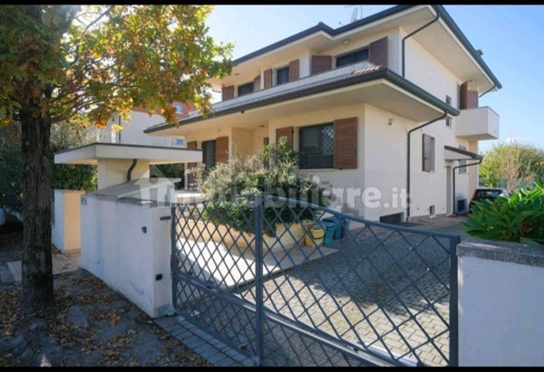 casa indipendente in vendita a Bellaria-Igea Marina in zona Bellaria