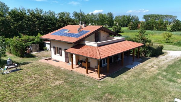 casa indipendente in vendita a Bellaria-Igea Marina in zona Igea Marina
