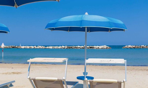 negozio in vendita a Bellaria-Igea Marina in zona Igea Marina