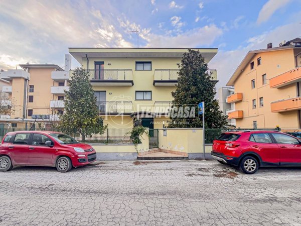 casa indipendente in vendita a Bellaria-Igea Marina in zona Igea Marina