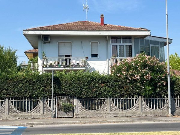 casa indipendente in vendita a Bellaria-Igea Marina in zona Igea Marina