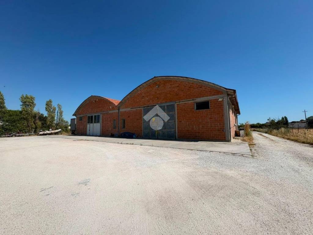 locale commerciale in vendita a Bellaria-Igea Marina